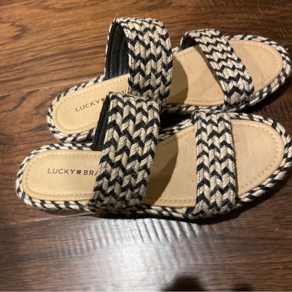 Ladies woven top Chevron pattern  slip on sandals Lucky Brand size 7 1/2